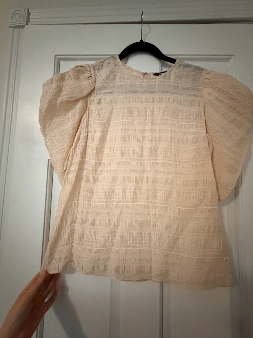 Express Textured Puff-Sleeve Top - Picture 2 of 4